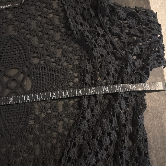 Origami by Vivien Black Floral Crochet Long Line Kimono Cardigan Size Medium - Picture 6 of 7